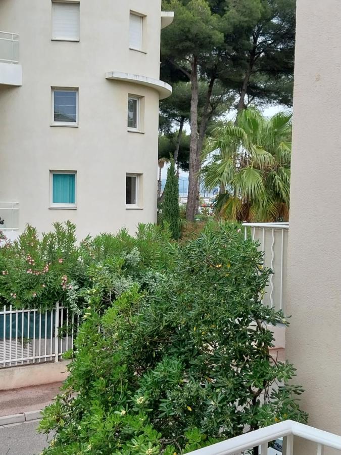 Appartement Port De Hyeres Luaran gambar