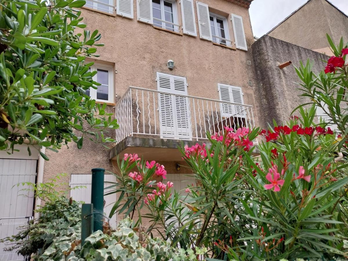 Appartement Port De Hyeres Luaran gambar